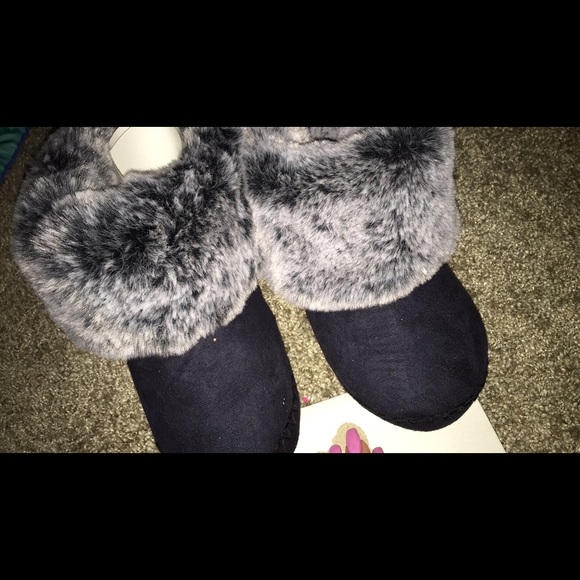 5x$25 Jessica Simpson slippers - Picture 2 of 3